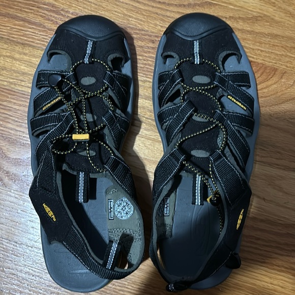 - ** ** ** **- Keen footwear mens  black Sandles  waterproof 11.5 - Picture 1 of 6